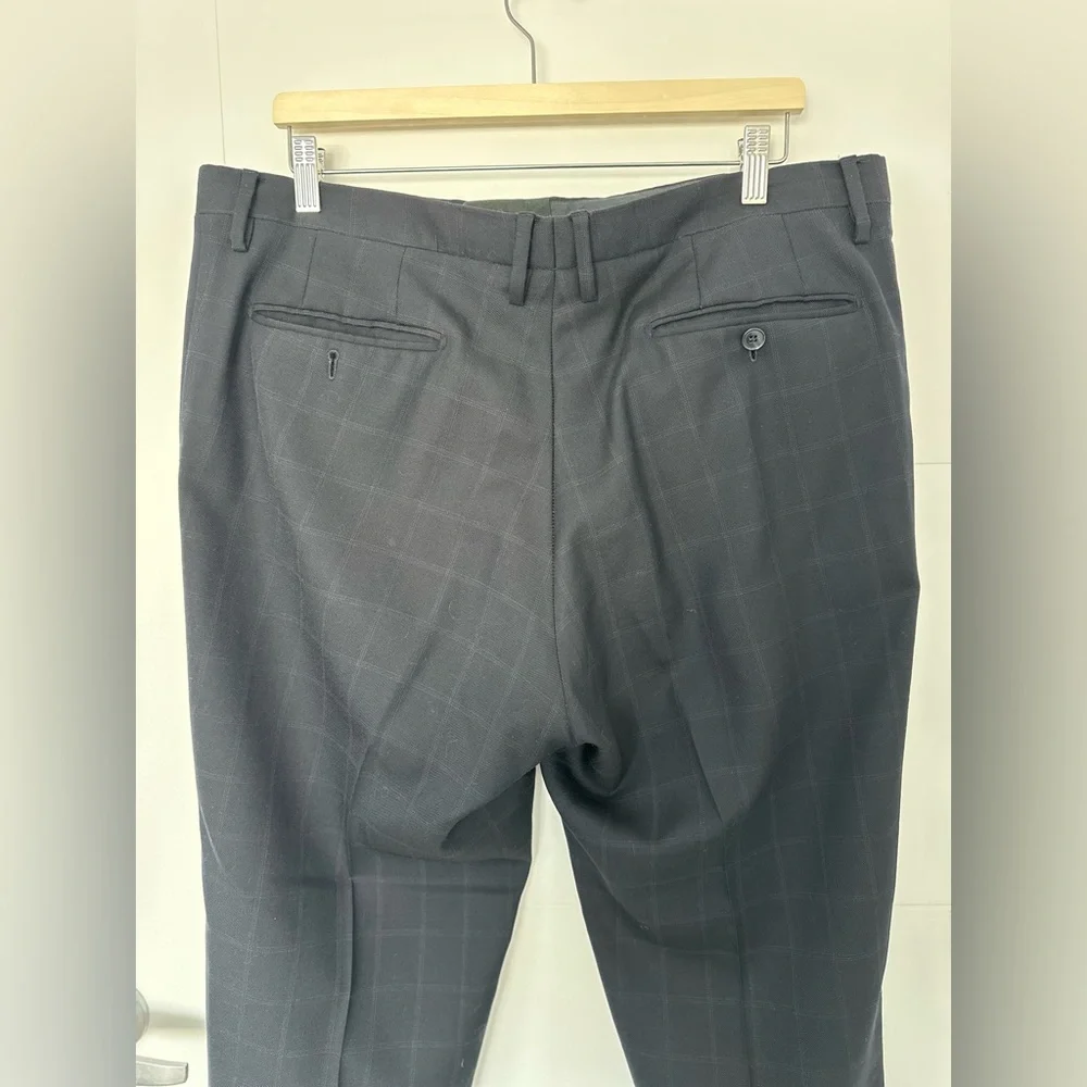 Dolce & Gabbana 100% Virgin Wool Designer Suit | Subtle Checkered Pattern - Picture 16 of 17